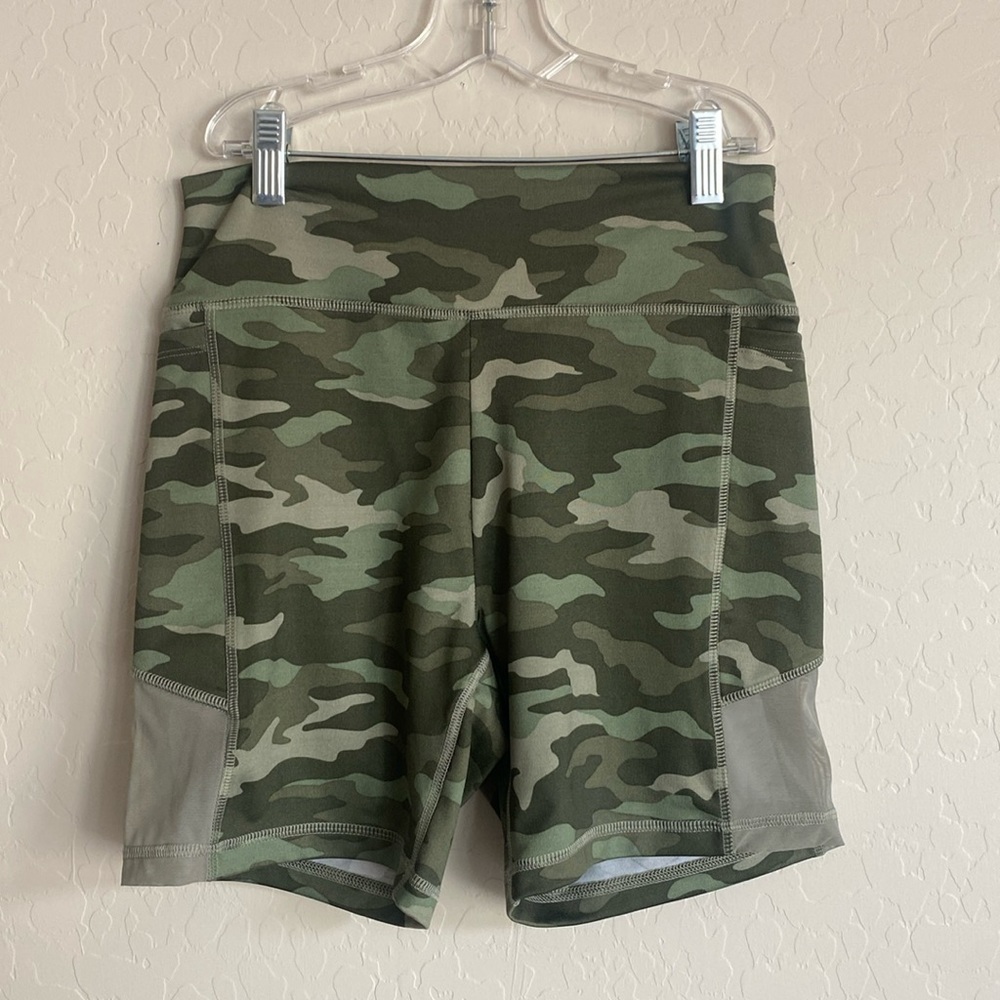 Victoria Secret Pink Sport High Waisted Camo Bike Short Size M - Picture 2 of 10